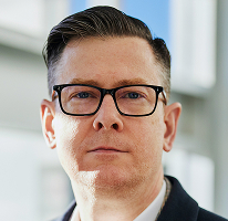 Portrett av CEO Alexander Hughes i et kryptohandelsselskap