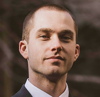 Portrett av Thomas Whitfield, ekspert på kryptomarkedet og analytiker innen kryptohandel